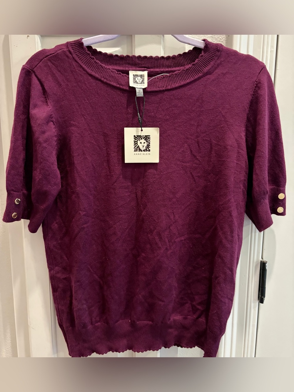 NWT ANNE KLEIN Deep Plum Short Sleeve Knit Top wi/Gold Buttons & scalloped neck